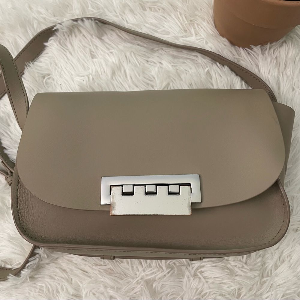 Zac Posen Eartha Iconic Saddle Shoulder/ Crossbody Bag - Beige sz small - Picture 2 of 16